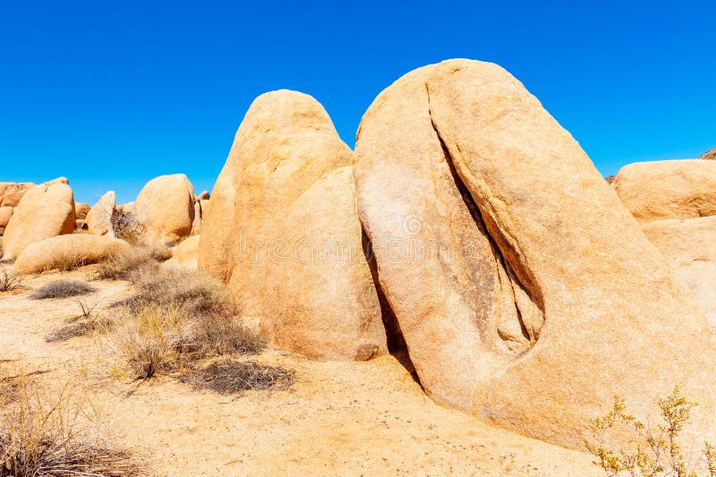 vagina-shaped-rock-joshua-tree-national-park-southern-california-usa-vagina-shaped-rock-joshua-tree-national-park-usa-172652957.jpg