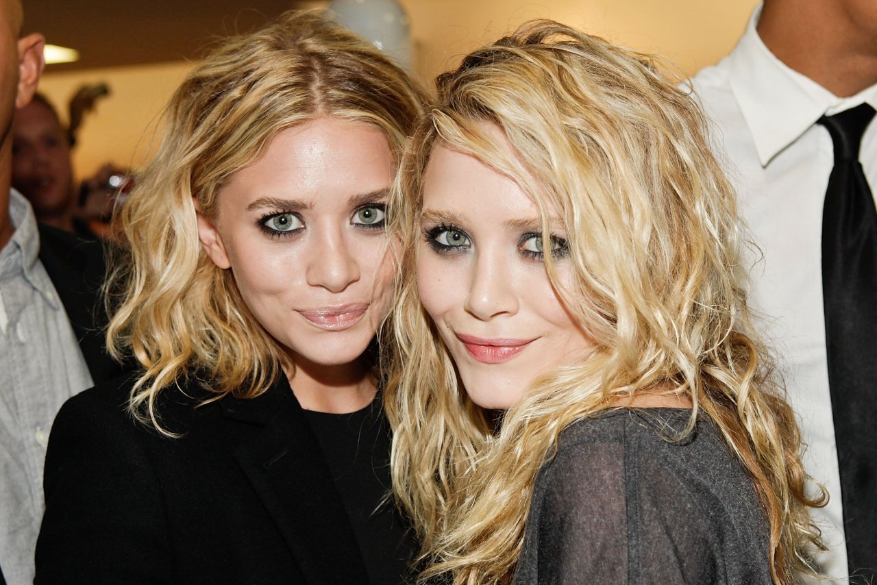 Olsen-Twins-mary-kate-and-ashley-olsen-17173314-1280-854.jpg