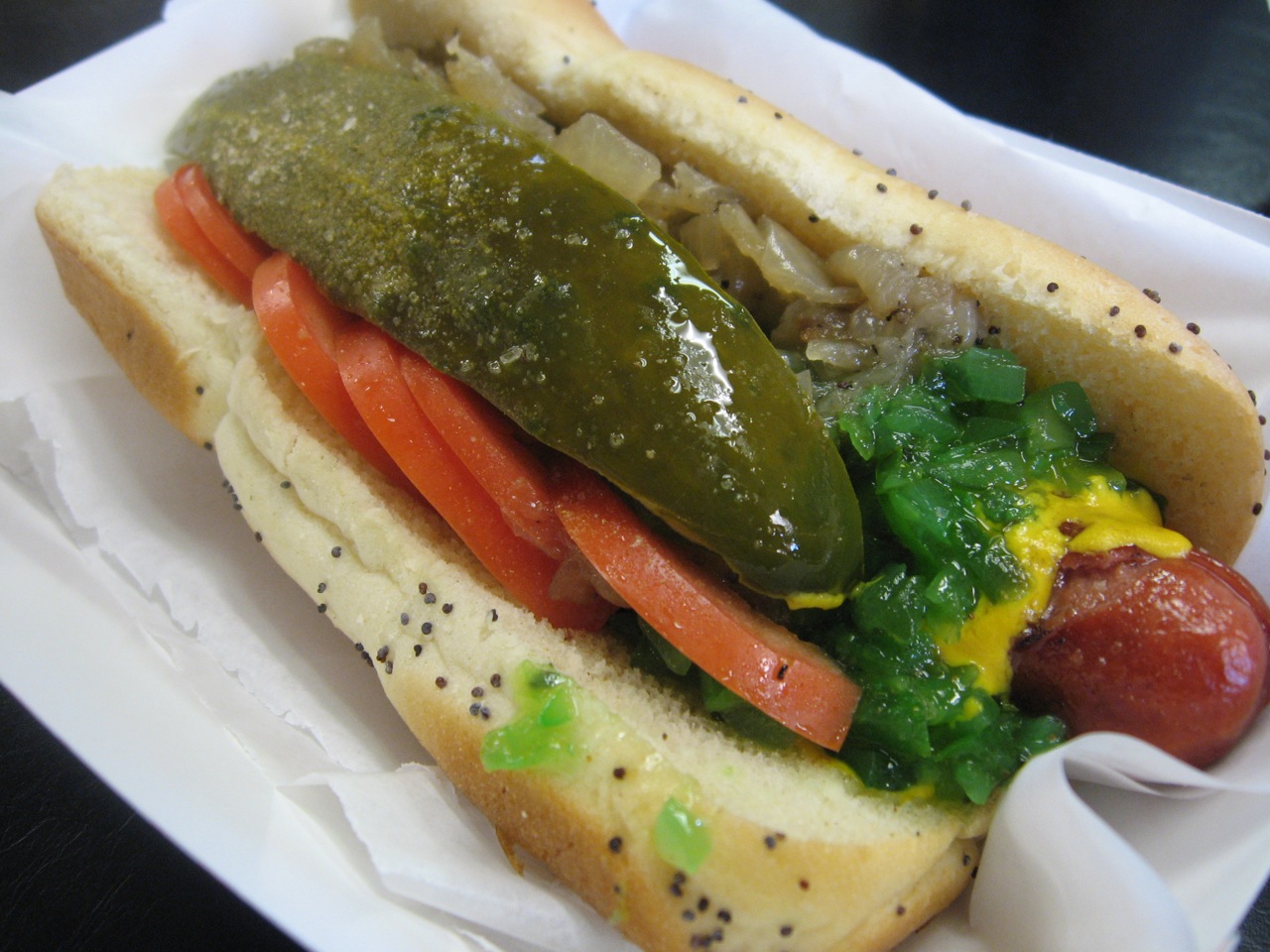 Chicago-style_hot_dog_2.jpg