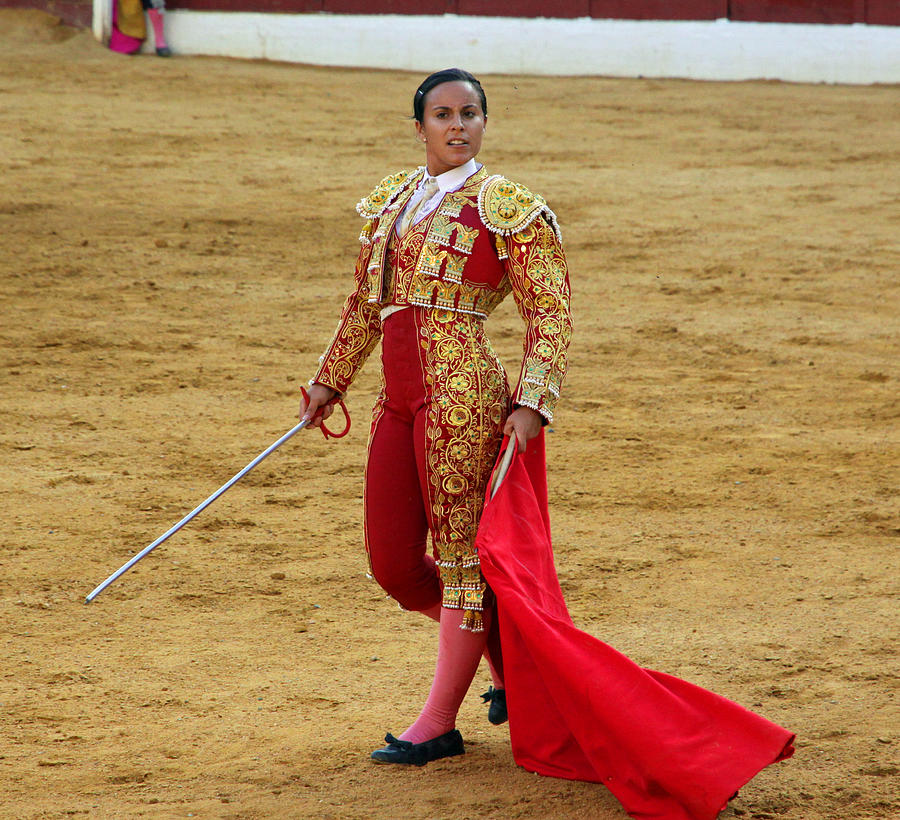 female-matador-dave-dos-santos.jpg