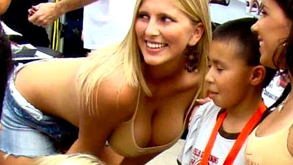 1433847831-kid-staring-at-womans-breasts.jpg