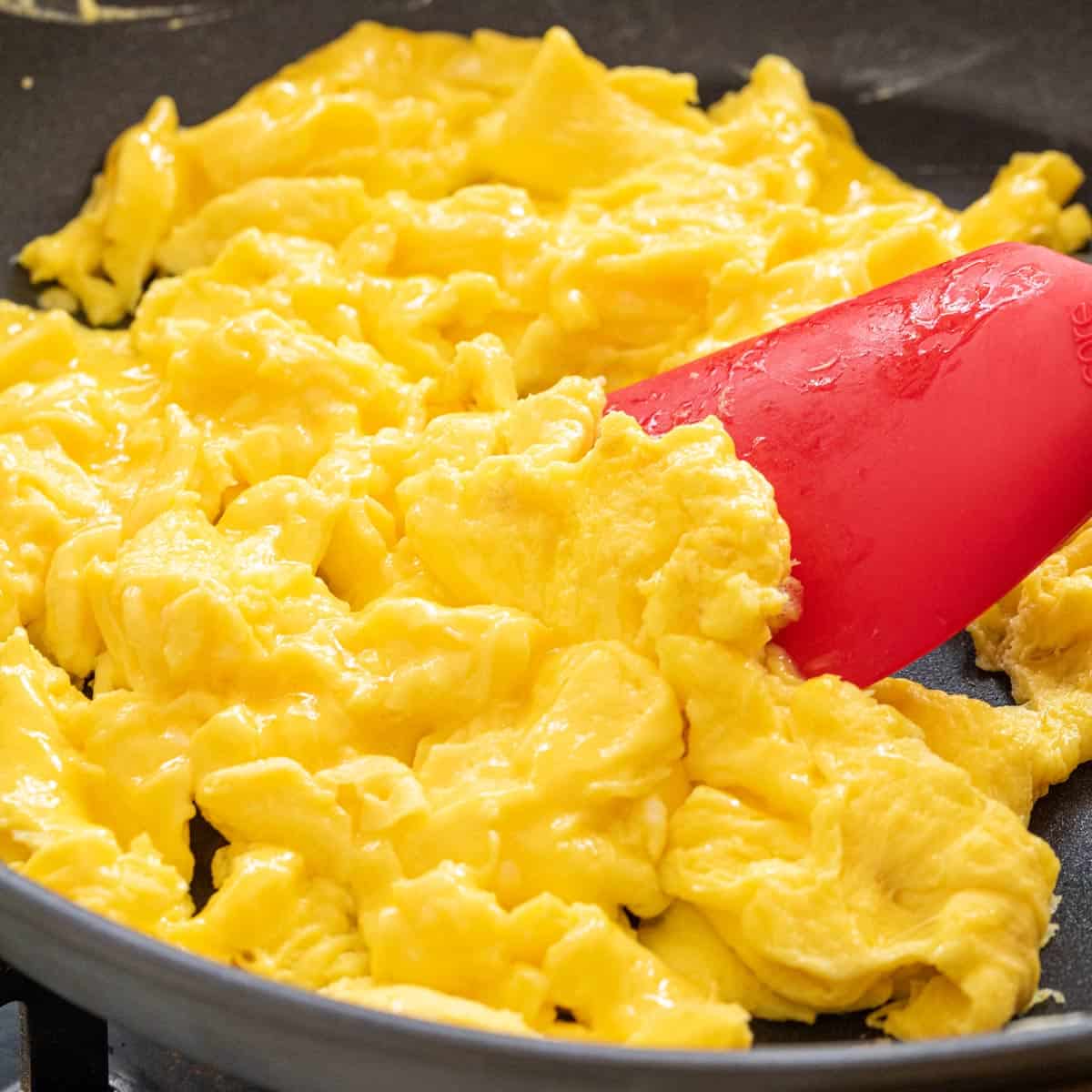 how-to-make-scrambled-eggs-hard-5-1200.jpg