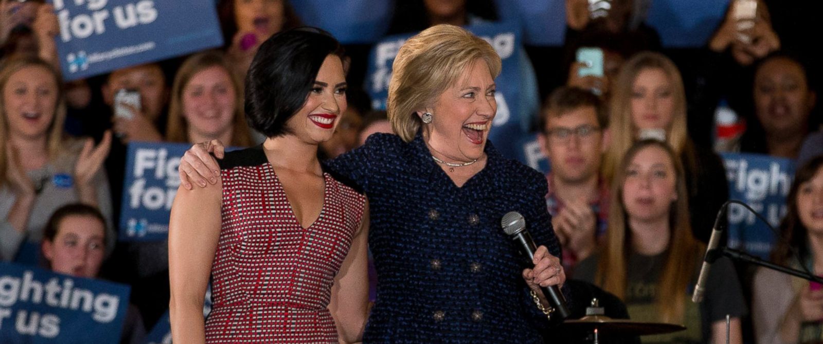 AP_Demi_Lovato_Hillary_Clinton_160121_12x5_1600.jpg