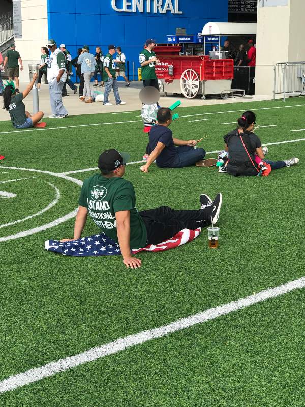 Deadspin-full-flag-sitting-guy_blur-1.jpg