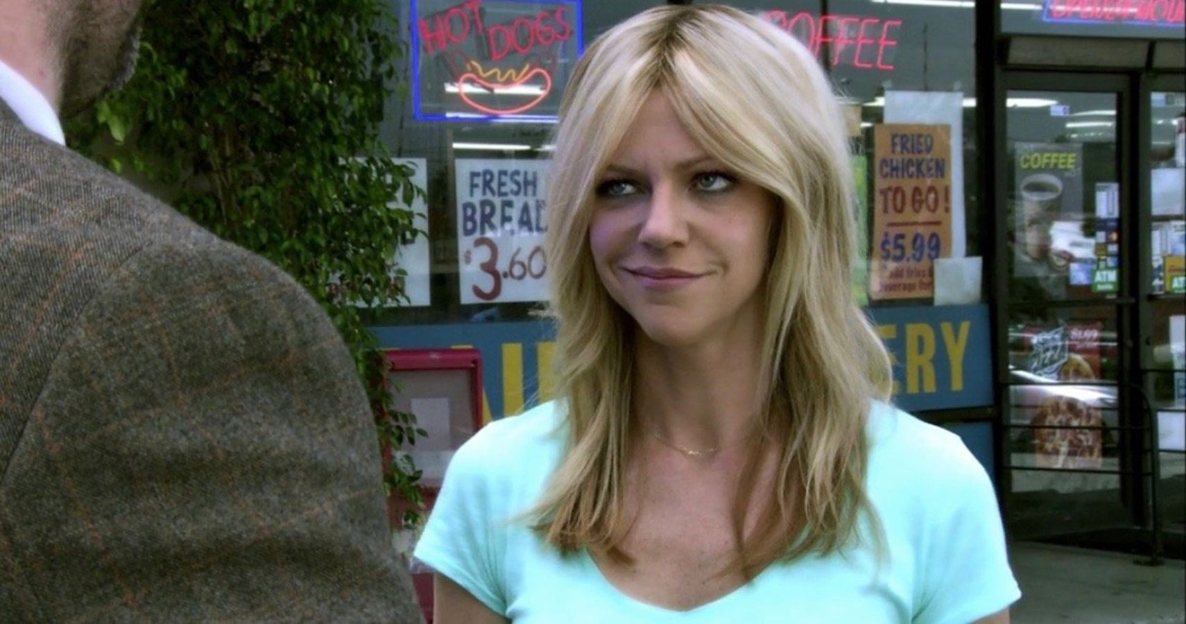 Always-Sunny-Kaitlin-Olson-as-Dee-Outside-Store.jpg