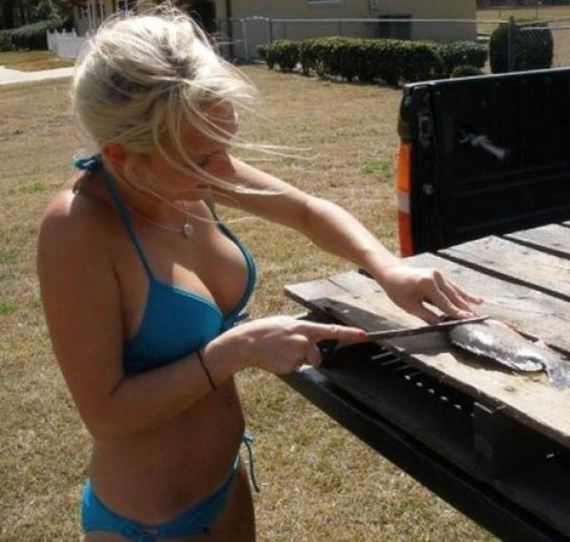 09-Hot-girls-fishing.jpg