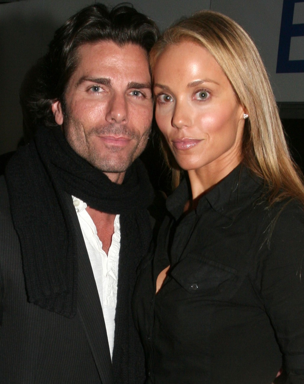 Greg_Lauren_and_Elizabeth_Berkley_(cropped).jpg