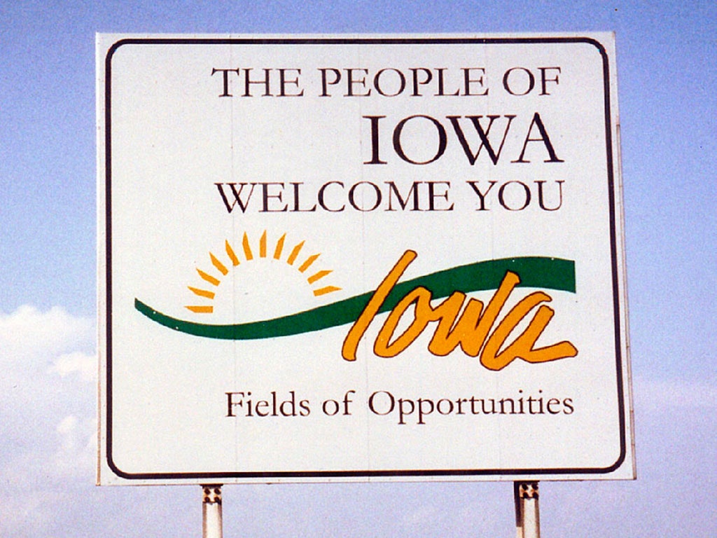 iowa-welcome-signs-travel-iowa.jpg