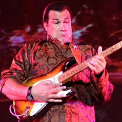 4cda2d99d74674219d13d730bf2ce62c--steven-seagal-guitar-players.jpg