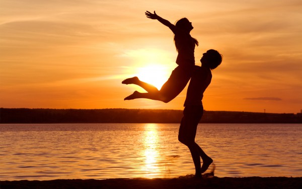 happy-couple-on-the-beach-at-sunset-600x375.jpg