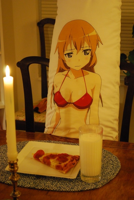 3CXg13sSeONiDH0WXtnw_waifu_pillow.jpg