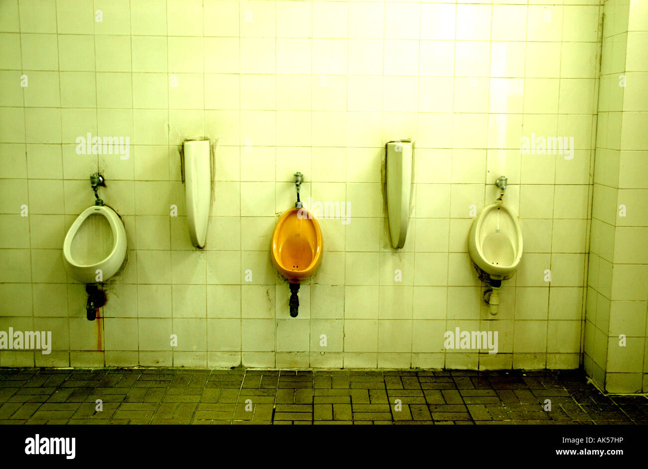 three-dirty-urinals-in-a-public-toilet-AK57HP.jpg