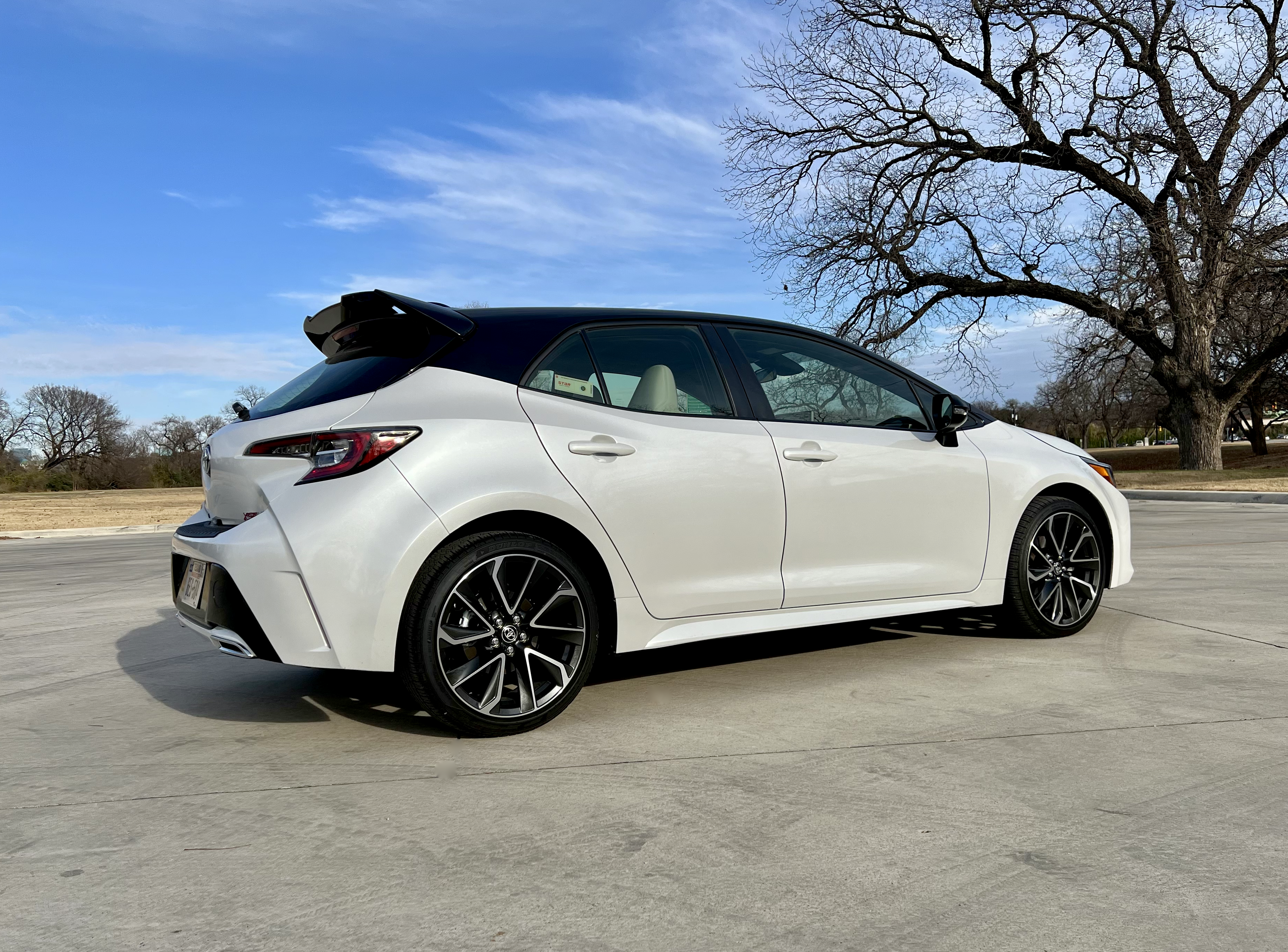 2022-Toyota-Corolla-Hatchback-XSE-feature-carprousa.png