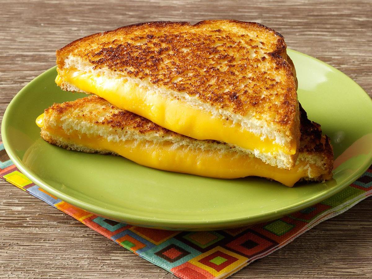 Super-Grilled-Cheese-Sandwiches_exps39652_TOHCS2321916B06_14_3b_RMS.jpg