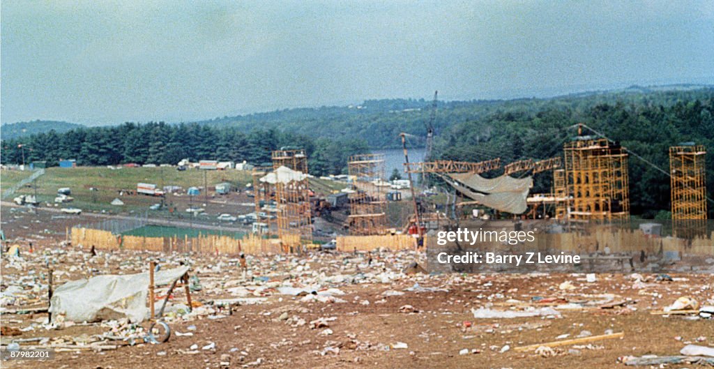 at-the-end-of-the-woodstock-festival.jpg