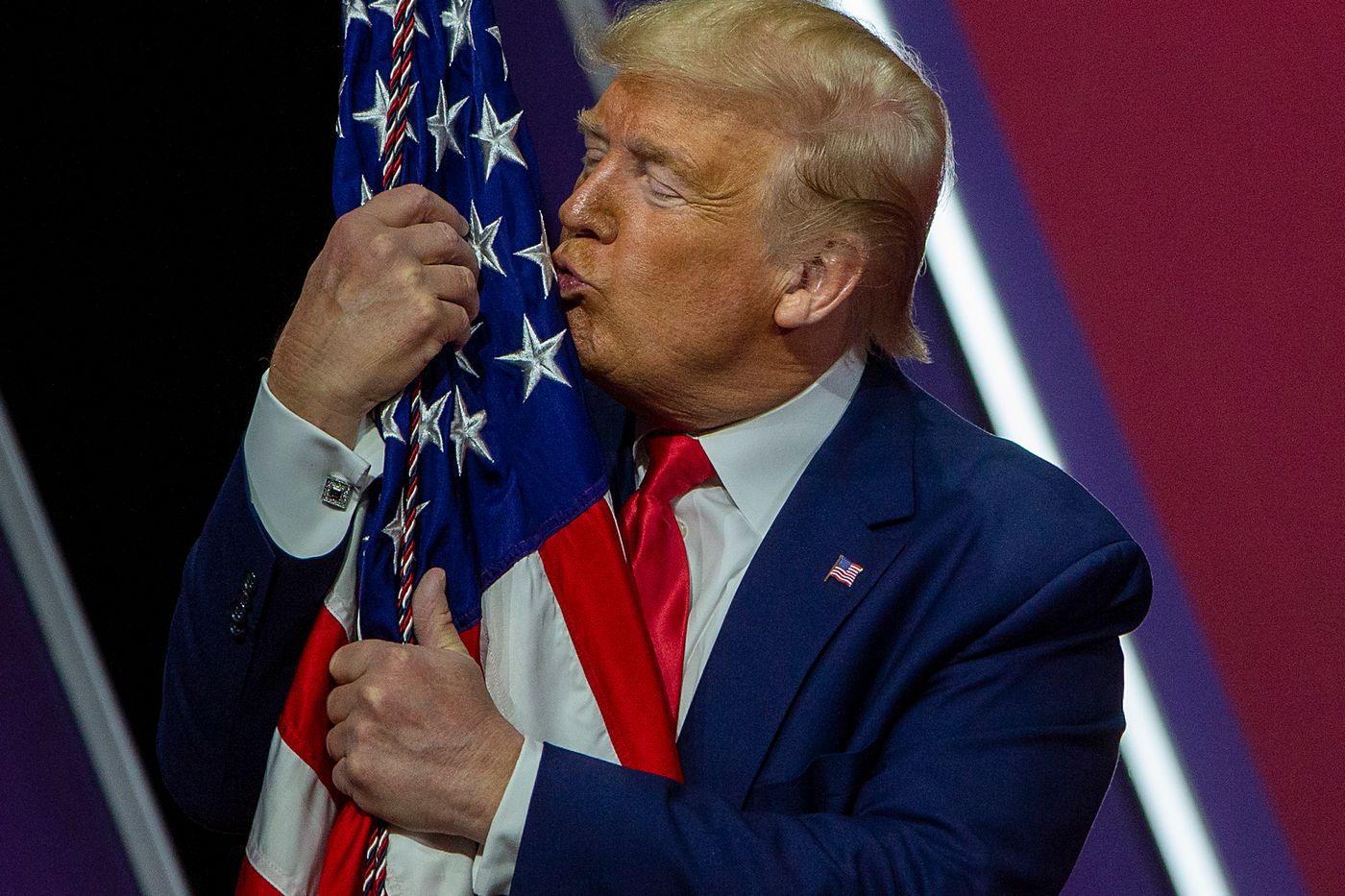 b22ae3001f142a69a0b671243386797f15-29-president-trump-american-flag-cpac-20.2x.rhorizontal.w700.jpg