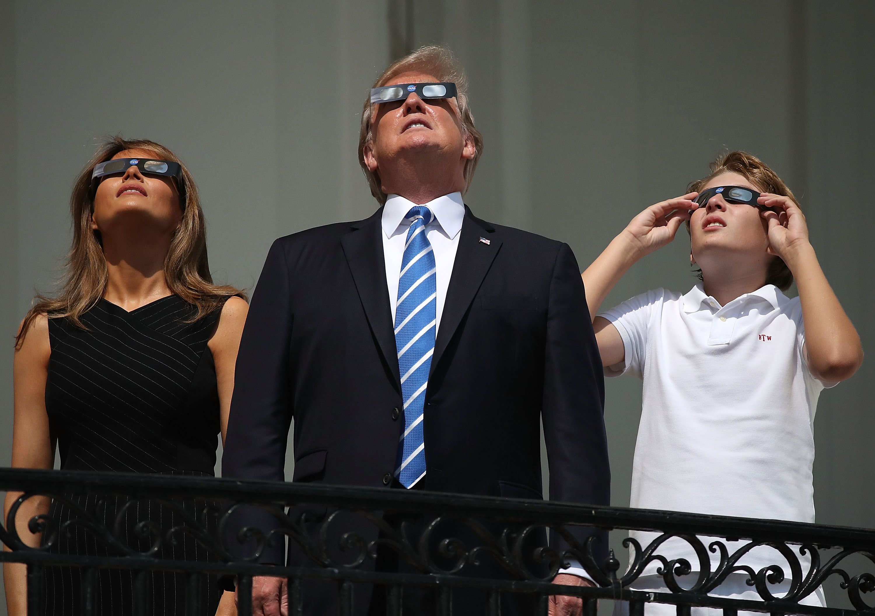 170821150501-donald-trump-melania-barron-eclipse.jpg