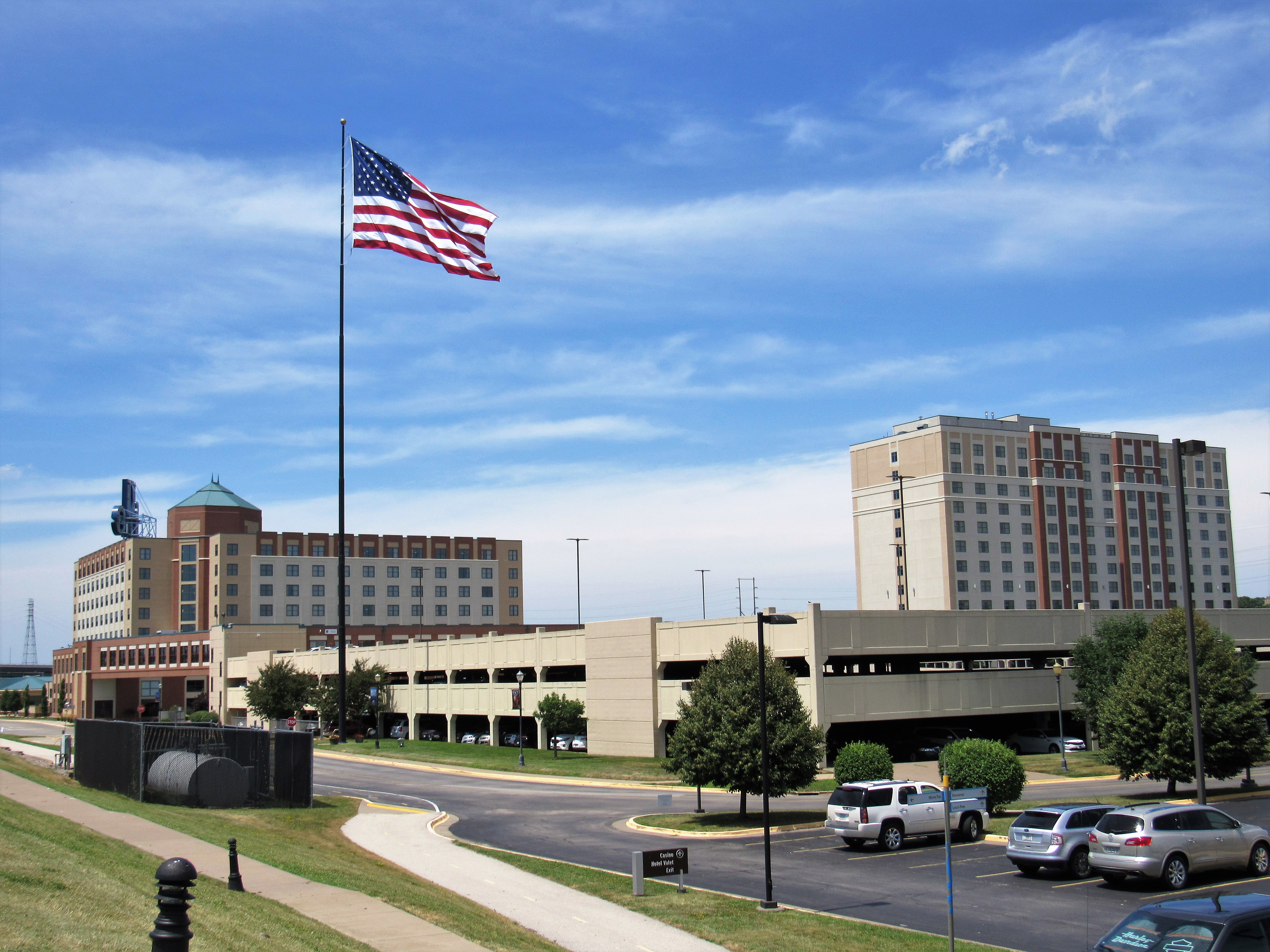 Isle_Casino_Hotel_-_Bettendorf%2C_Iowa_02.jpg