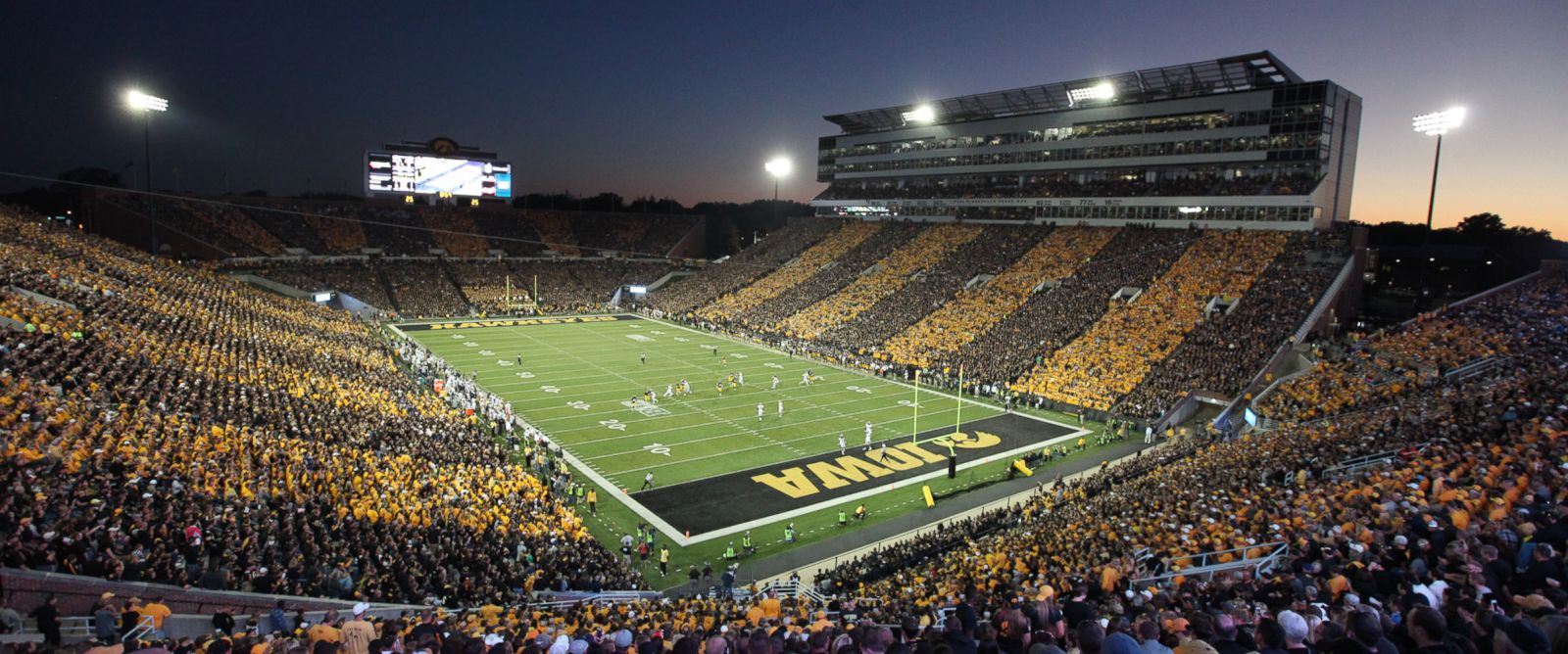 GTY_kinnick_stadium2_cf_160623_12x5_1600.jpg