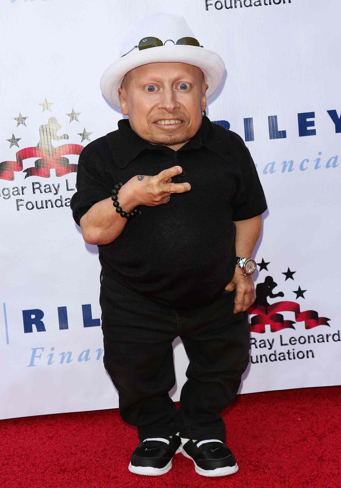 verne-troyer-2000-1-3264d1d16b574505a36cea1196dd2567.jpg