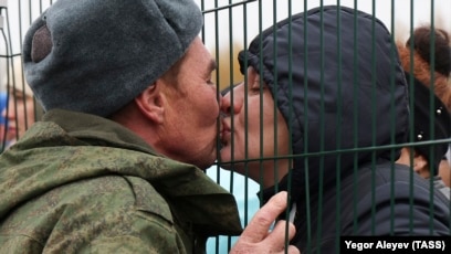 A man and woman kiss at a farewell ceremony at a mobilization center in Kazan in October.