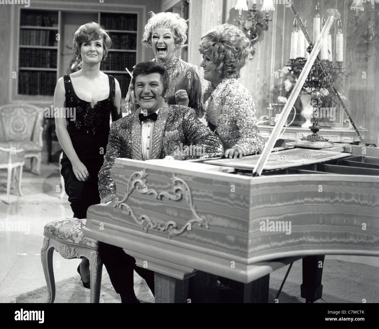 liberace-us-entertainer-with-gusts-on-his-us-tv-show-in-1969-from-C7WCTK.jpg