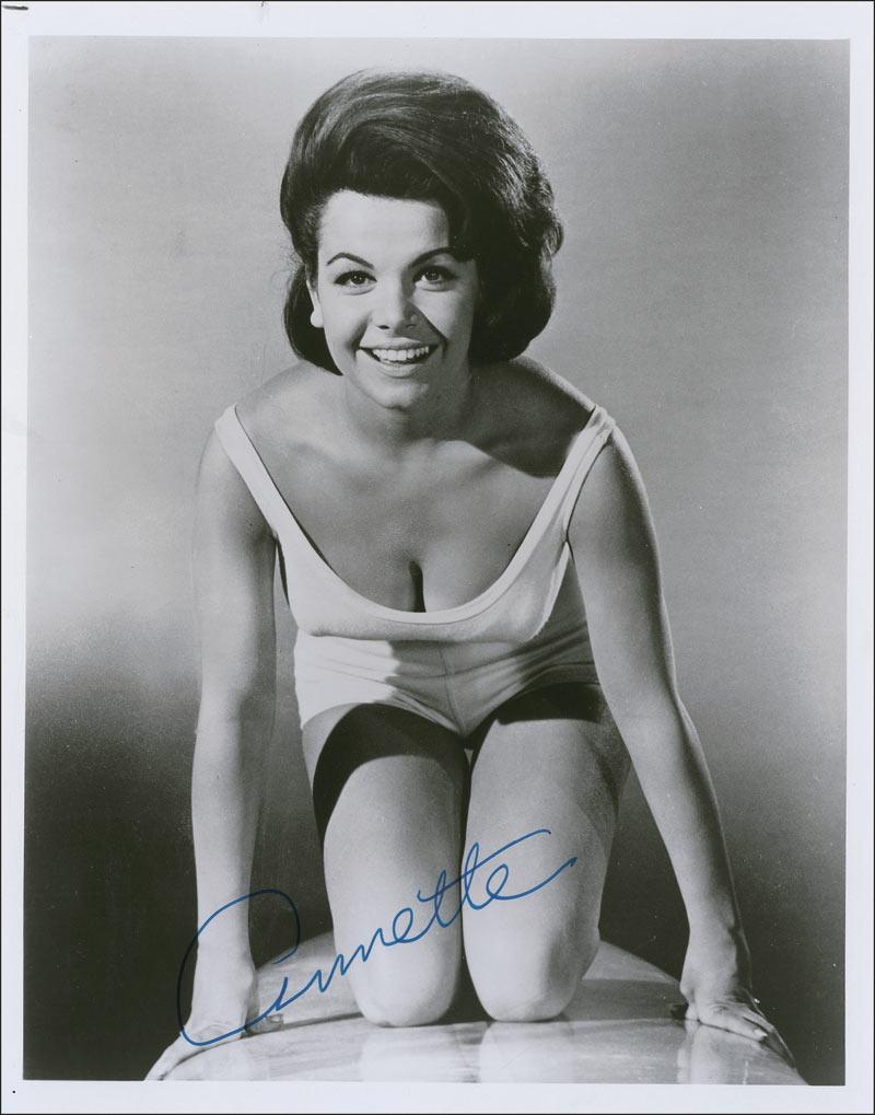 annette-funicello-surfboard-autographed-af010.jpg