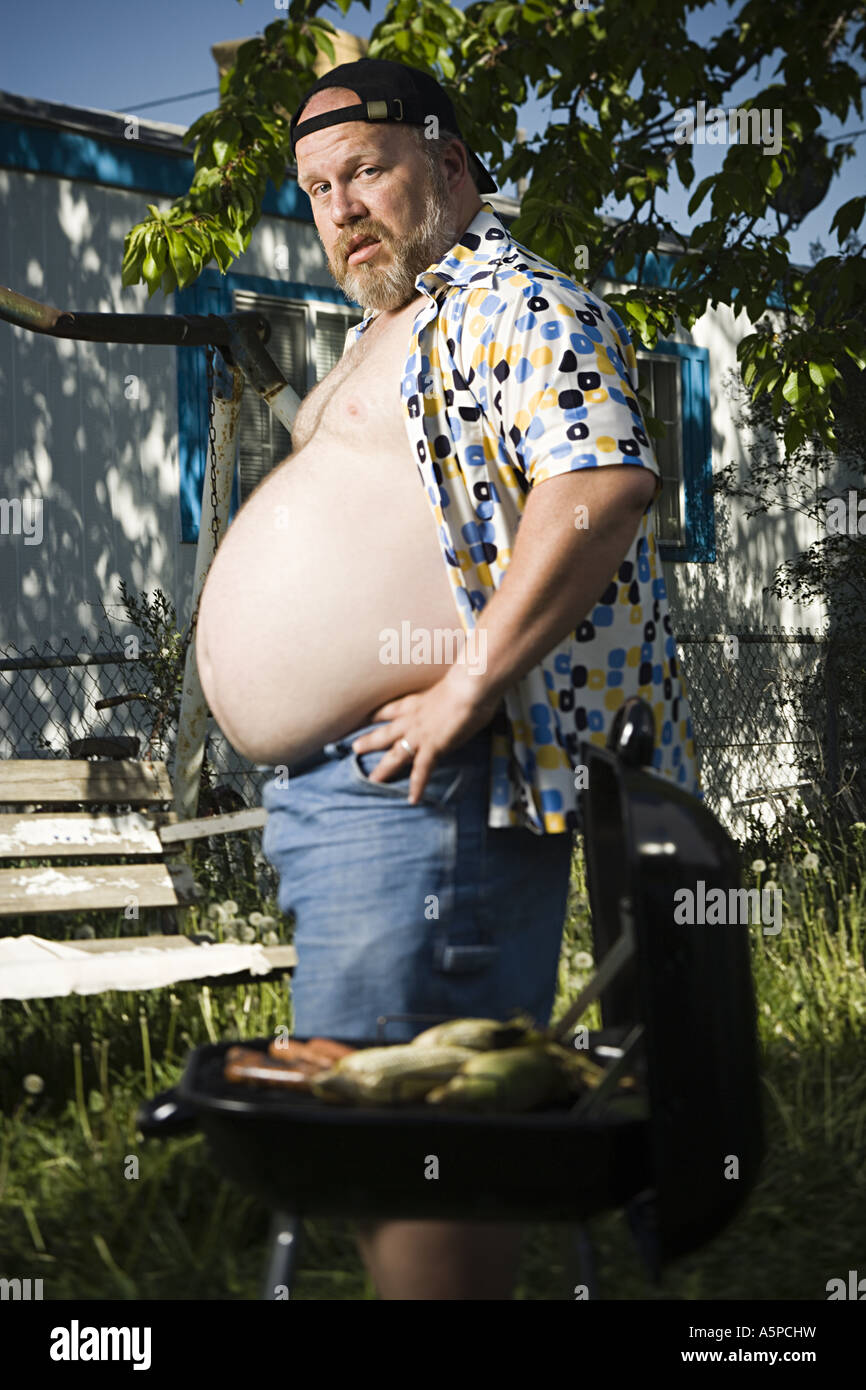 overweight-man-by-barbecue-grill-A5PCHW.jpg