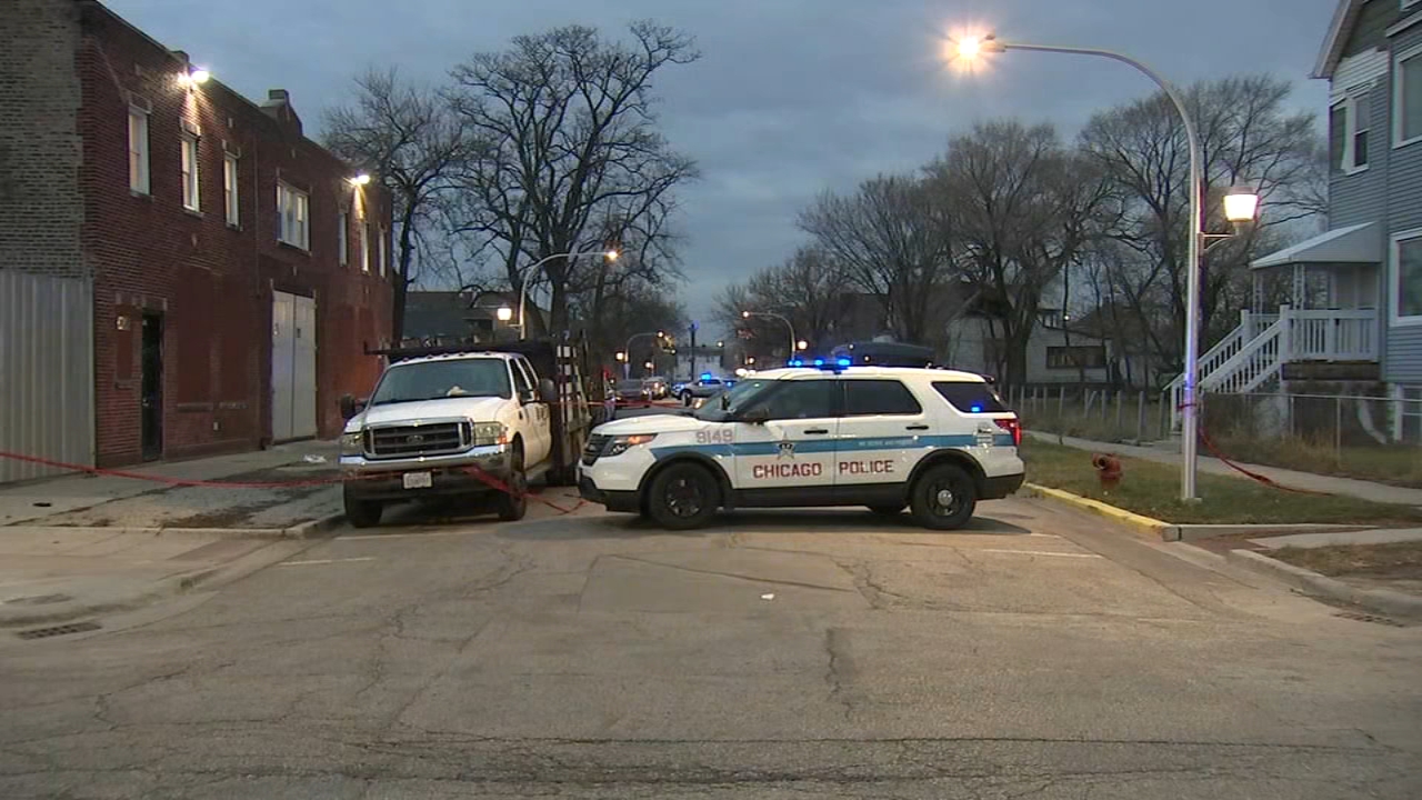 Teens hurt after man being robbed shoots at suspects: CPD