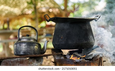black-pot-kettle-on-fire-260nw-2171010051.jpg