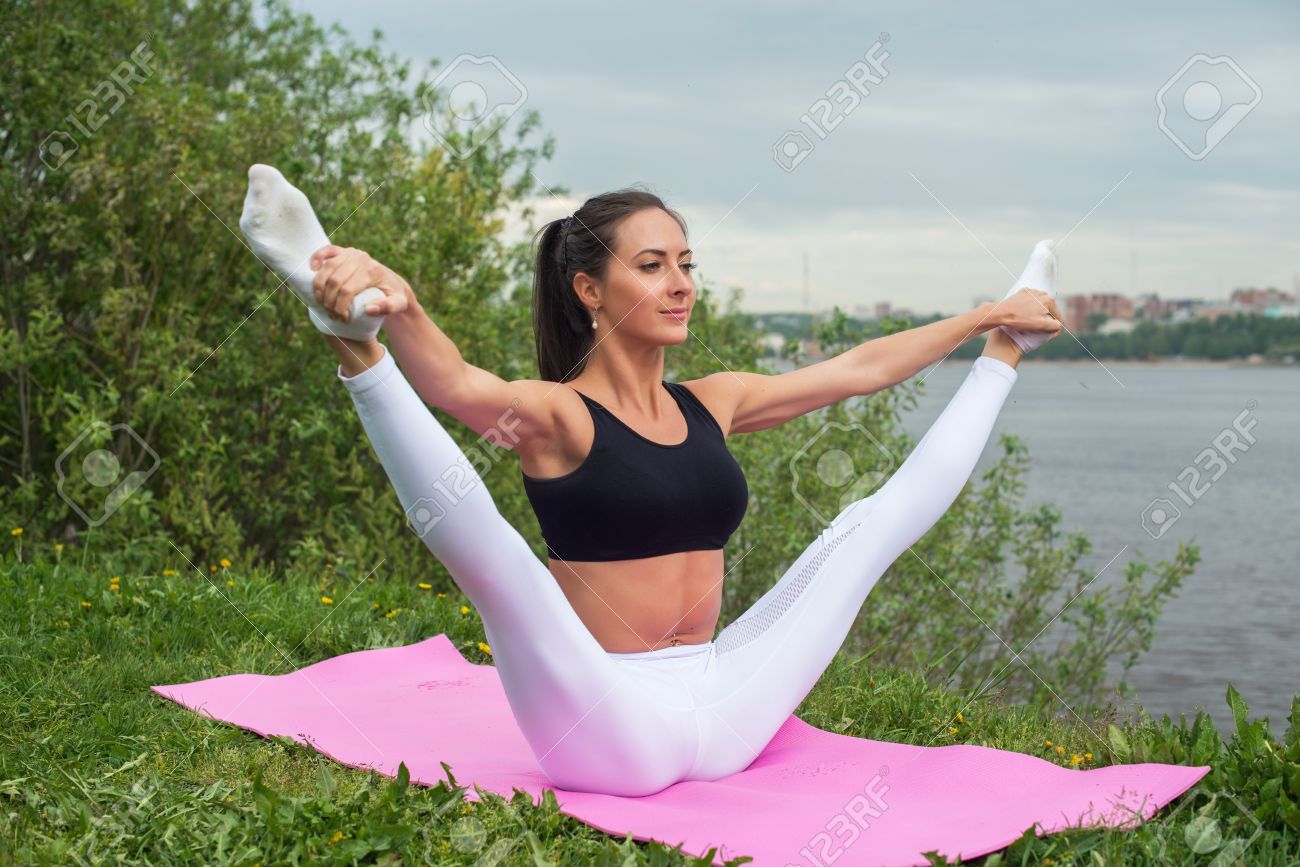 70076366-woman-holding-legs-apart-doing-exercises-aerobics-warming-up-with-gymnastics-for-flexibility-leg-str.jpg