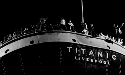 Titanic_People_Jumping_-_Abandon_Ship.gif