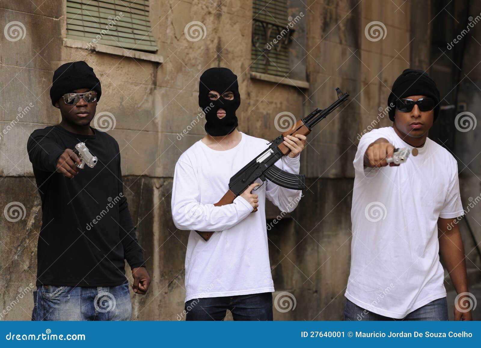 gang-members-guns-rifle-27640001.jpg