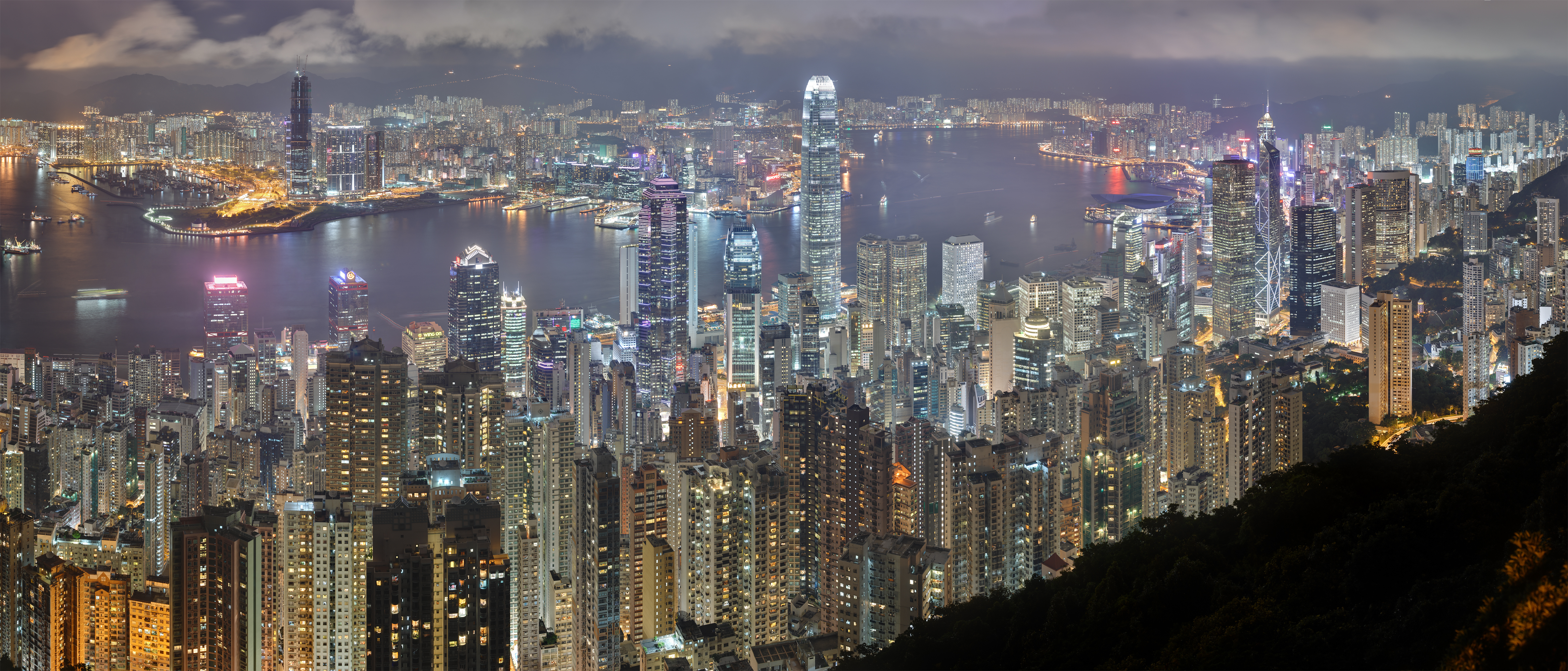 Hong_Kong_Night_Skyline.jpg