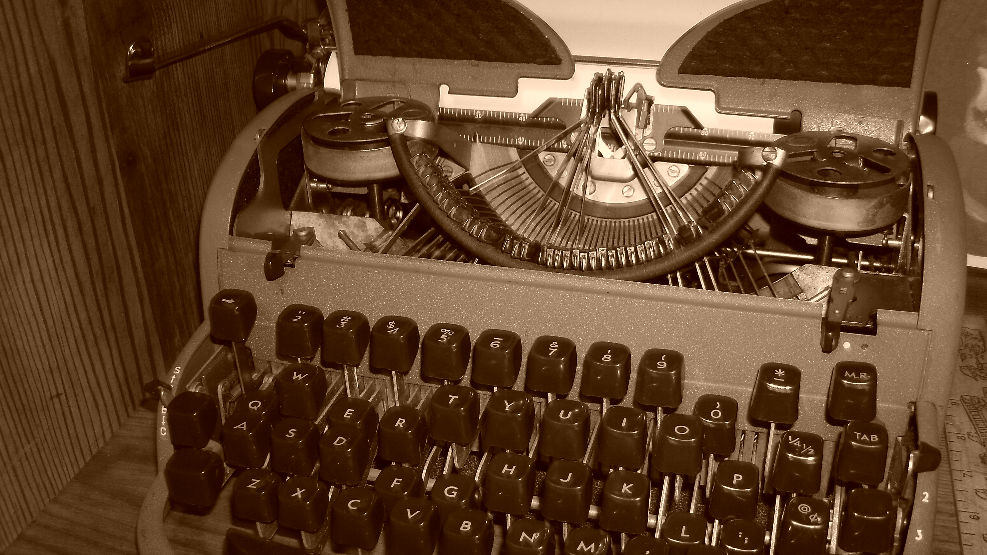 Jammed_Typewriter.JPG