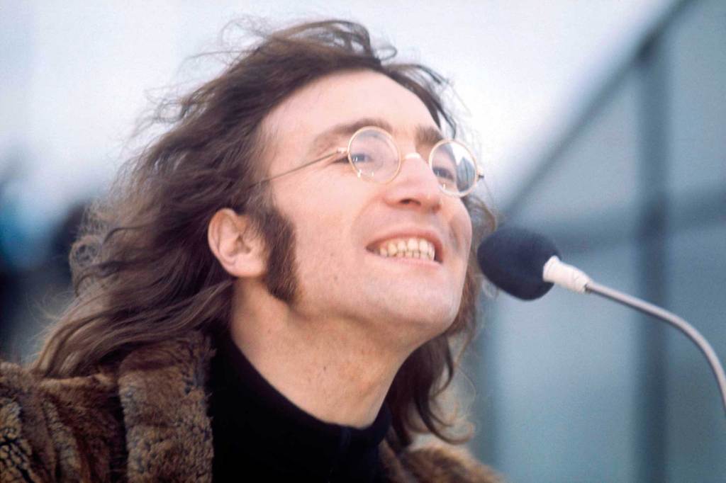 John-Lennon-Apple-rooftop-Jan-30-1969_Ethan-A.-Russell-Apple-Corps-Ltd.jpg